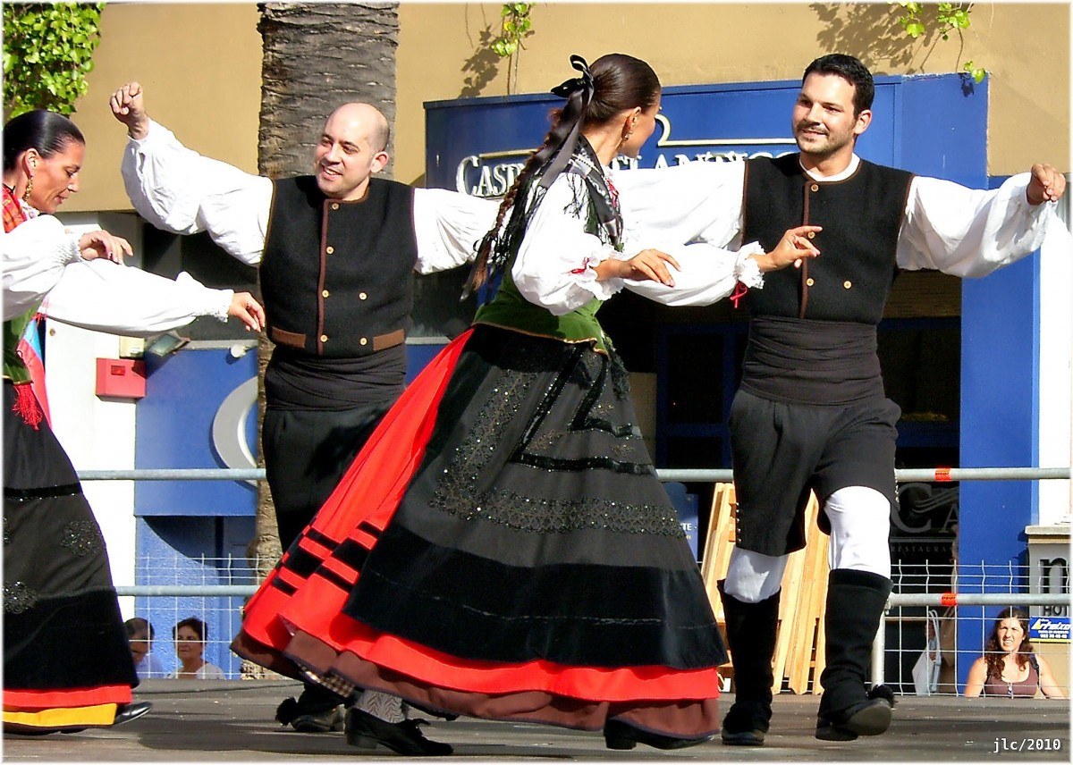 Baile gallego conocido como Maneo